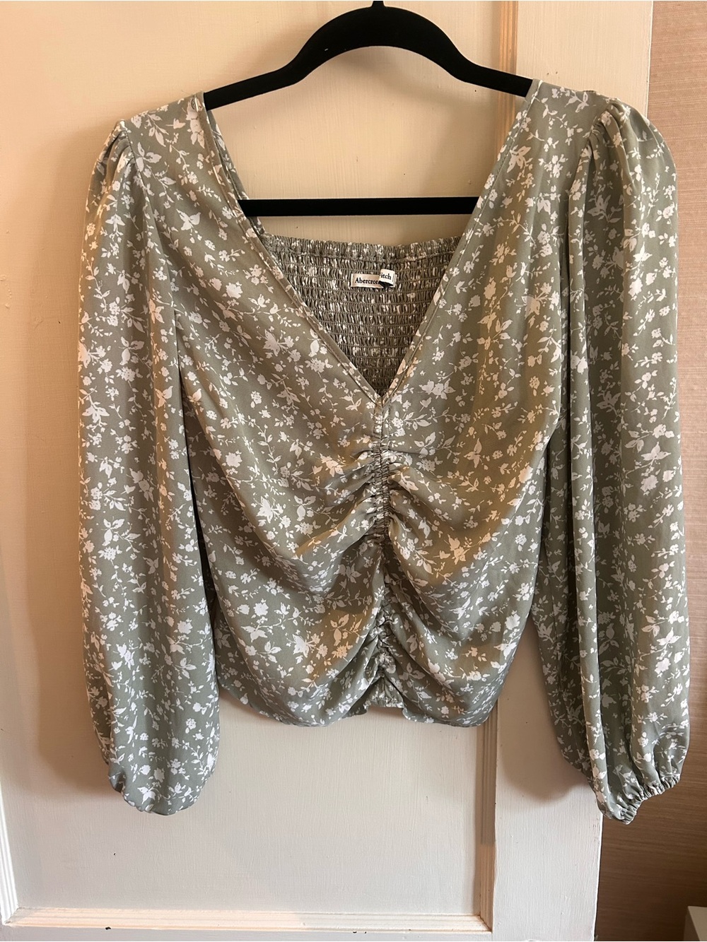 NWOT Abercrombie & Fitch Cinched Sage Floral Top - Picture 1 of 2